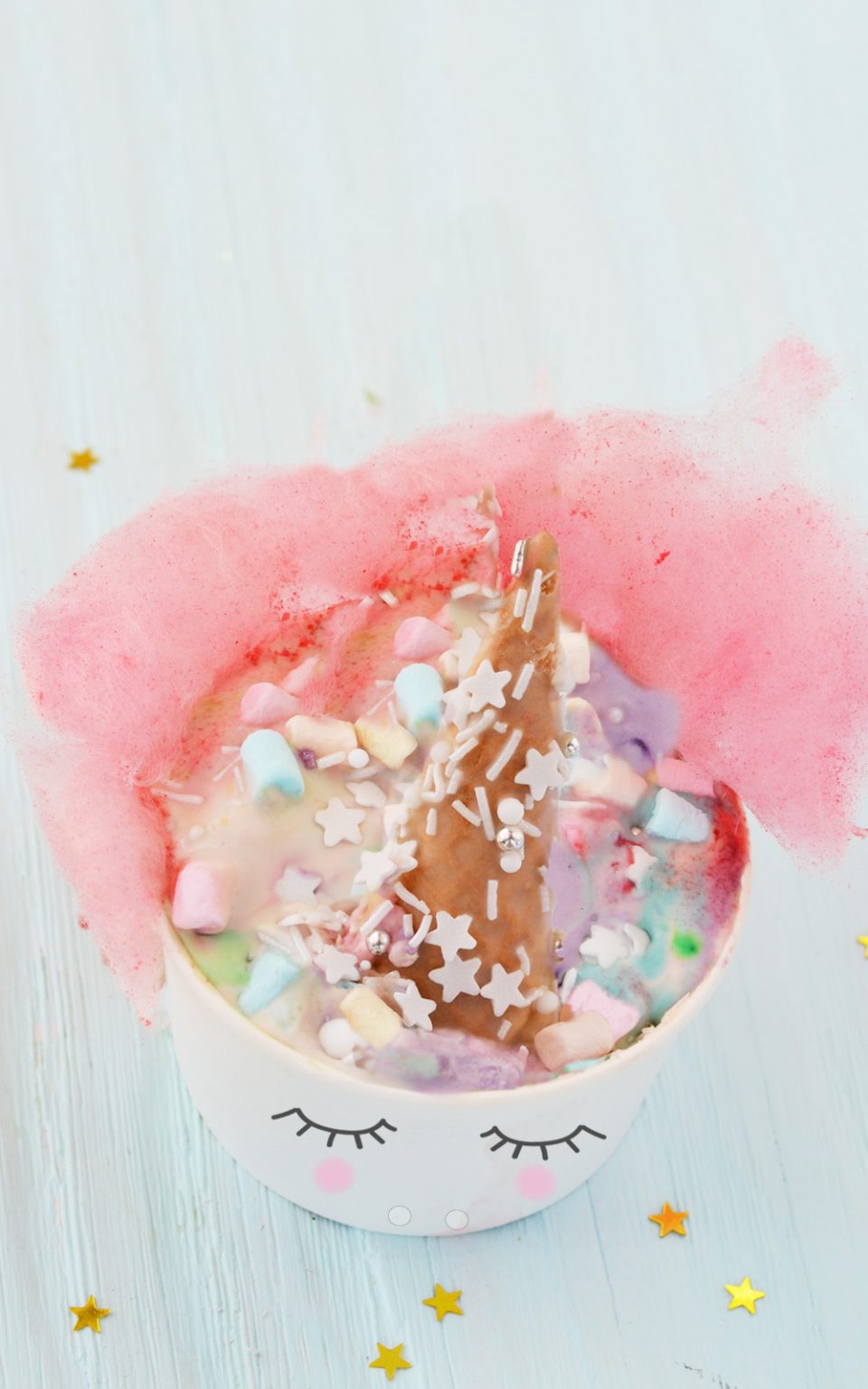 Einhorn Eis mit Zuckerwatte